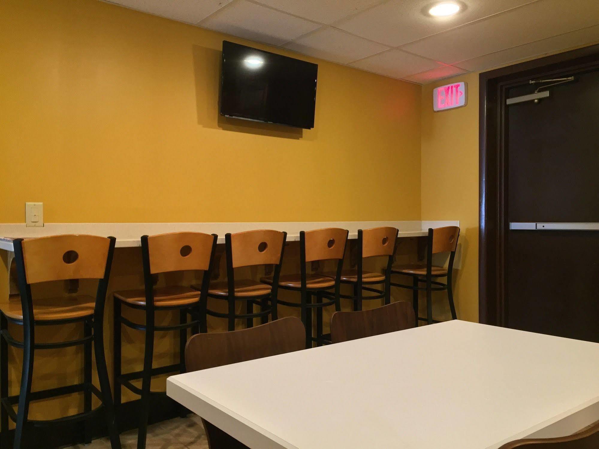 Super 8 By Wyndham Kenmore/Buffalo/Niagara Falls Area Exterior foto